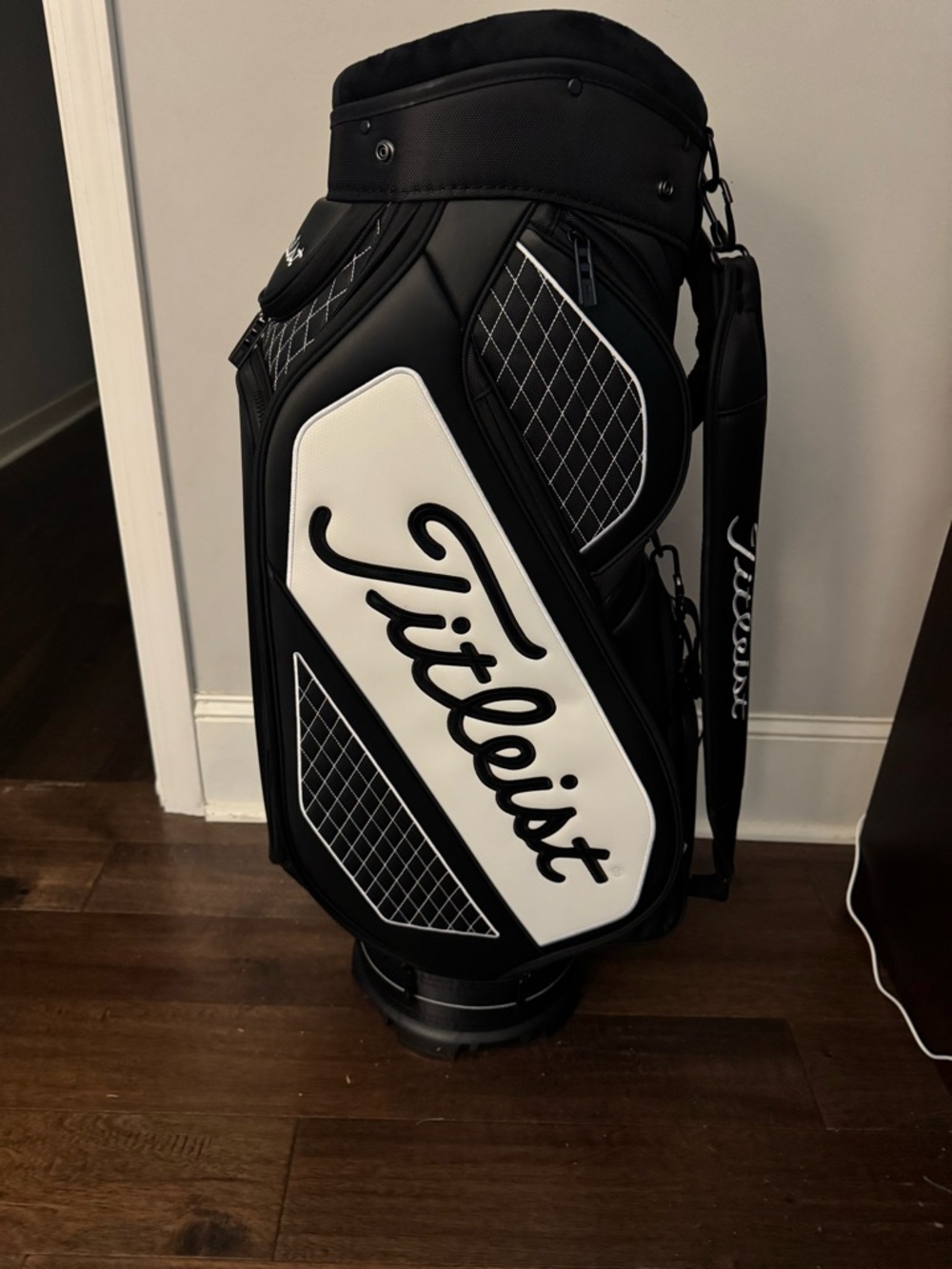 Titleist Black and White Men’s Duffel Golf Bag